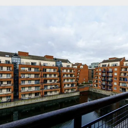 Modern City Center With Balcony Apartment *