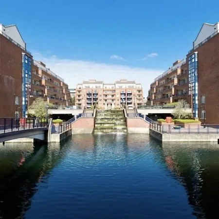 Modern City Center With Balcony Apartment Dublin