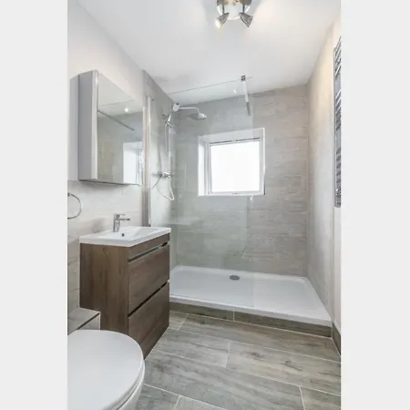 Modern City Center With Balcony Apartment Dublin